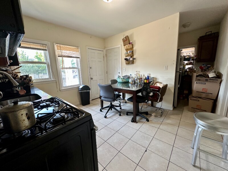 Building Photo - 30 Linden St