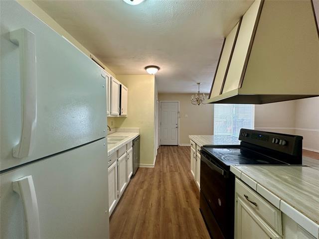 Building Photo - 570 Windsor Pl