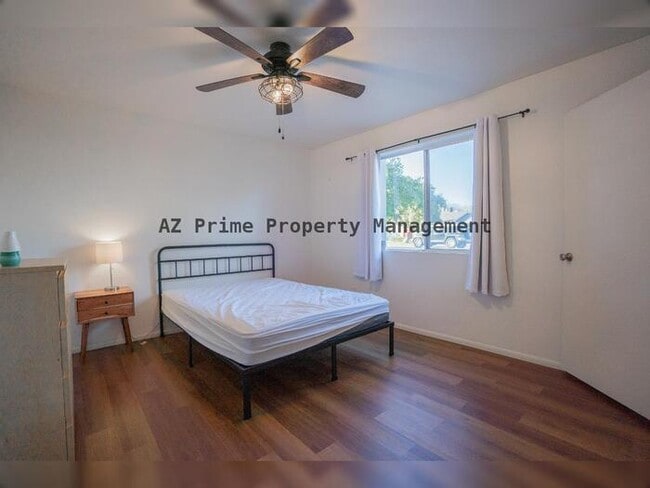 Building Photo - 5135 N 10th St