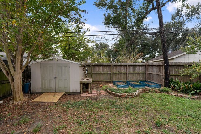 Building Photo - 5307 Poinciana Dr