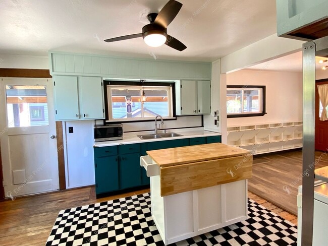 Building Photo - Unfurnished - Charming 3-Bedroom Home in D...