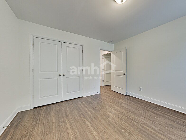 Building Photo - 3076 Day Flower Dr