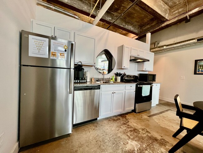 Building Photo - Swanky, Funky, Groovy, loft space Cincinna...