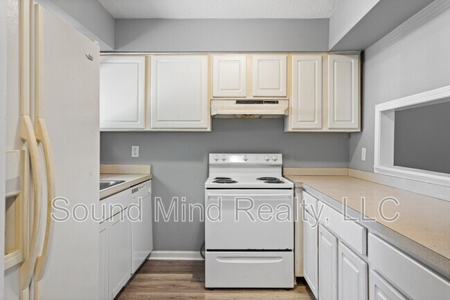 Building Photo - 4249 Lake Ridge Dr