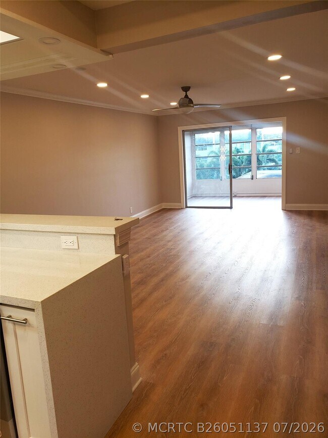 Building Photo - 7897 Golf Cir Dr