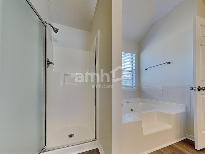 Building Photo - 6136 Swabia Ln