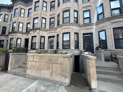 Building Photo - 24 Midwood St