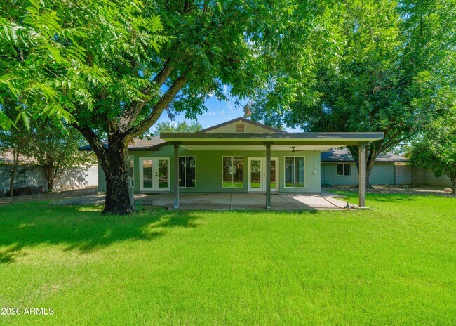 Building Photo - 121 W Orchid Ln