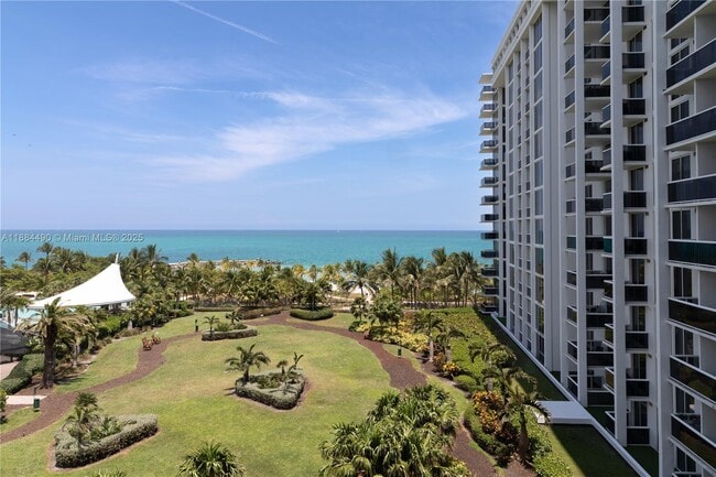 Primary Photo - 10275 Collins Ave