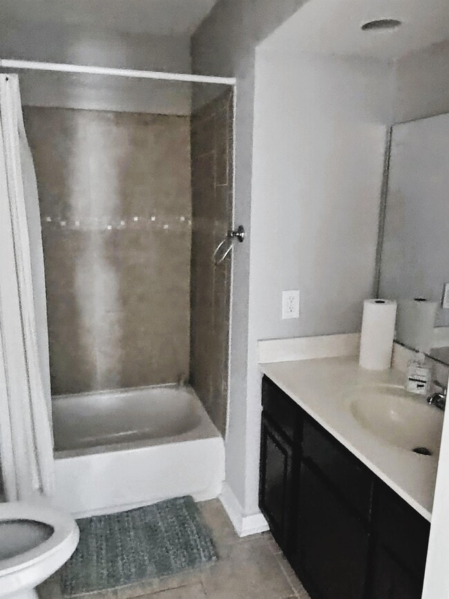 Building Photo - 1121 Elk Ave