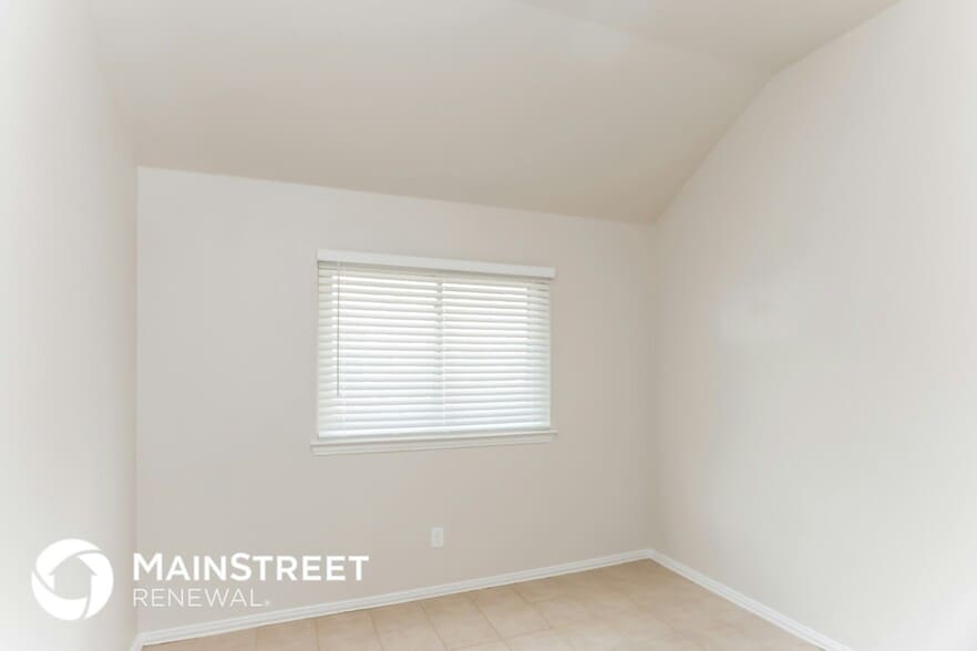 Building Photo - 700 Shady Meadow Ln