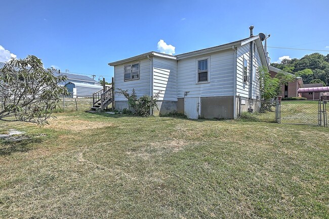 Building Photo - 109 Bettie St