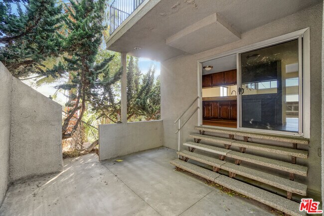Building Photo - 364 Pershing Dr