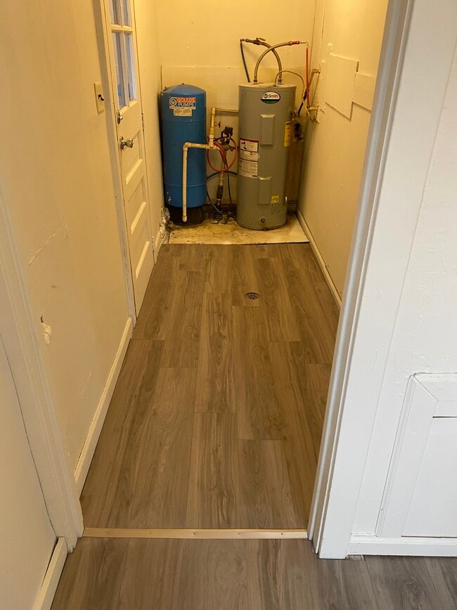 Building Photo - 605 W Mishawaka Rd