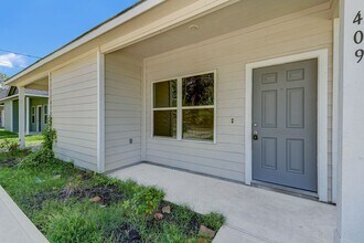 Building Photo - Charming 3 Bed, 2 Bath Home in Science Hill Subdivision*New Construction*