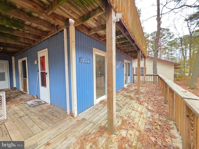 Building Photo - 13 Sailors Way