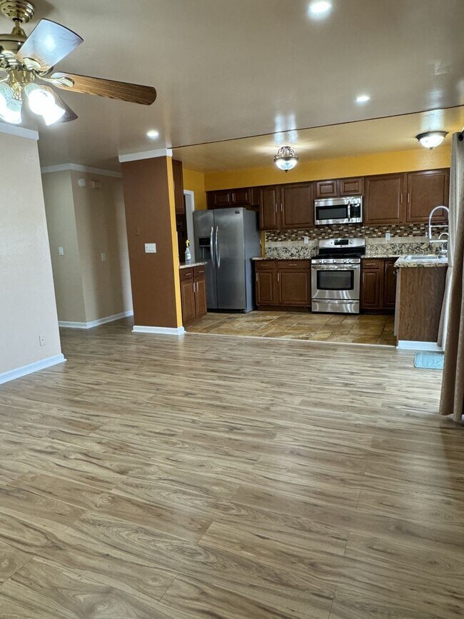 Building Photo - Remodeled Single Family Home in North Oxnard!