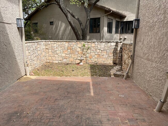 Patio - 8000 Donore Pl