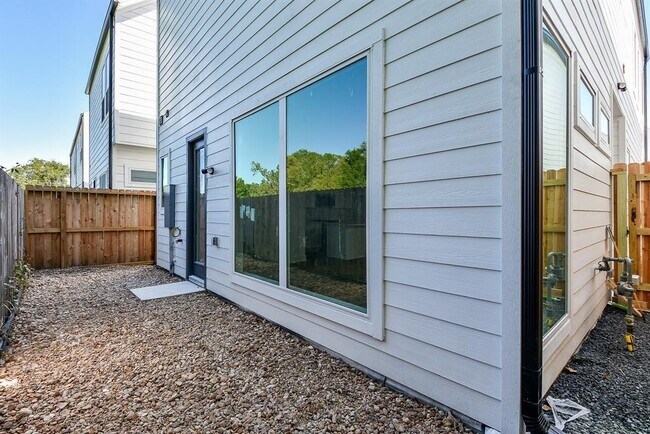 Building Photo - 4611 Lavatera St