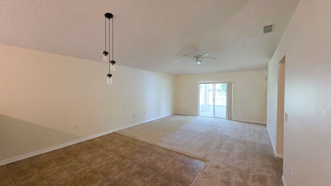 Building Photo - 4/2 in Majestic Oaks