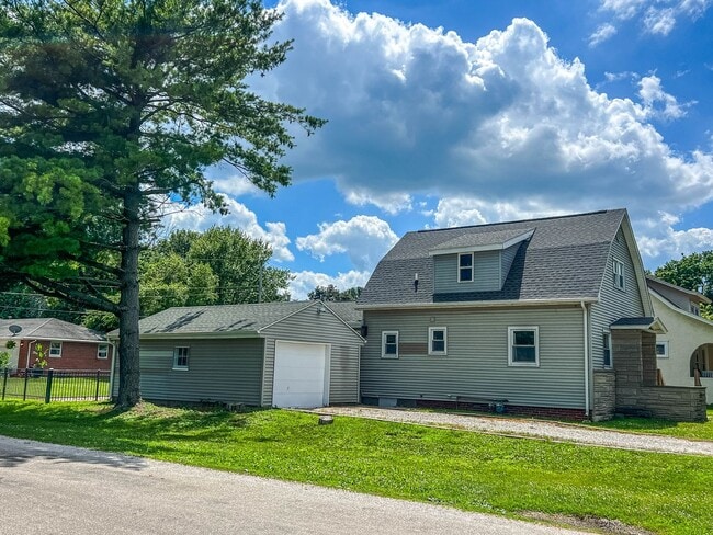 Building Photo - 3 BED, 2 BATH SPACIOUS HOUSE IN ST JOSEPH ...