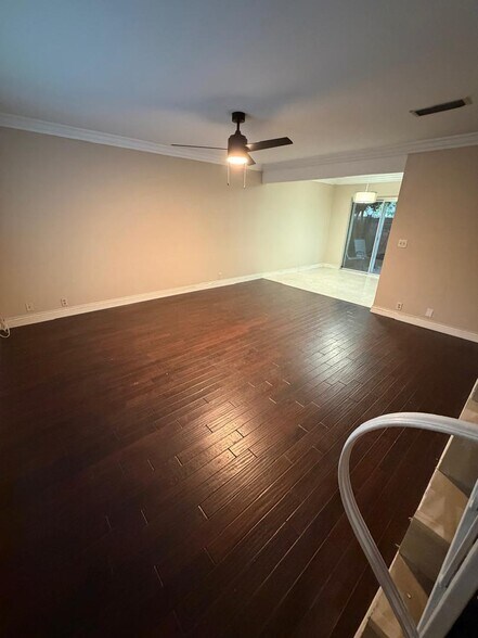 Building Photo - 1226 S Mayflower Ave