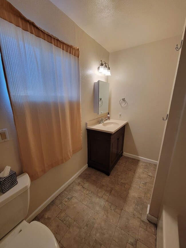 Building Photo - 2 Bedroom 1 Bathroom Home in Corning For R...