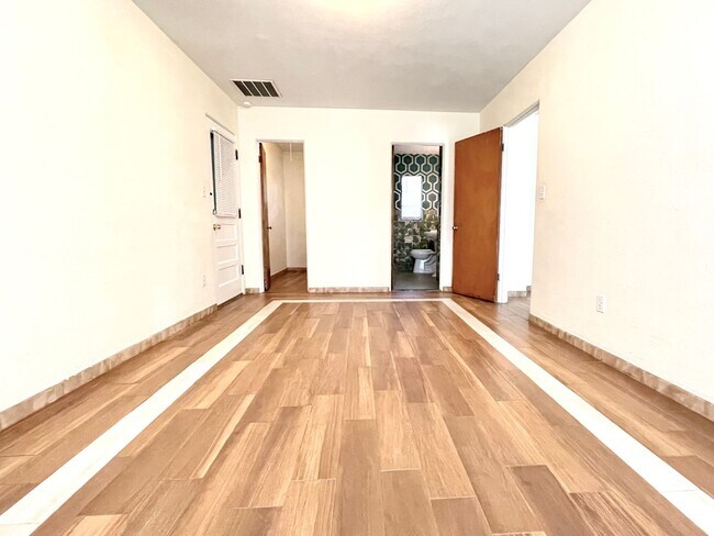 Building Photo - 1100 Aragon Ave