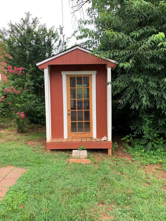 Building Photo - 2 Story Brick House off Boonsboro Road