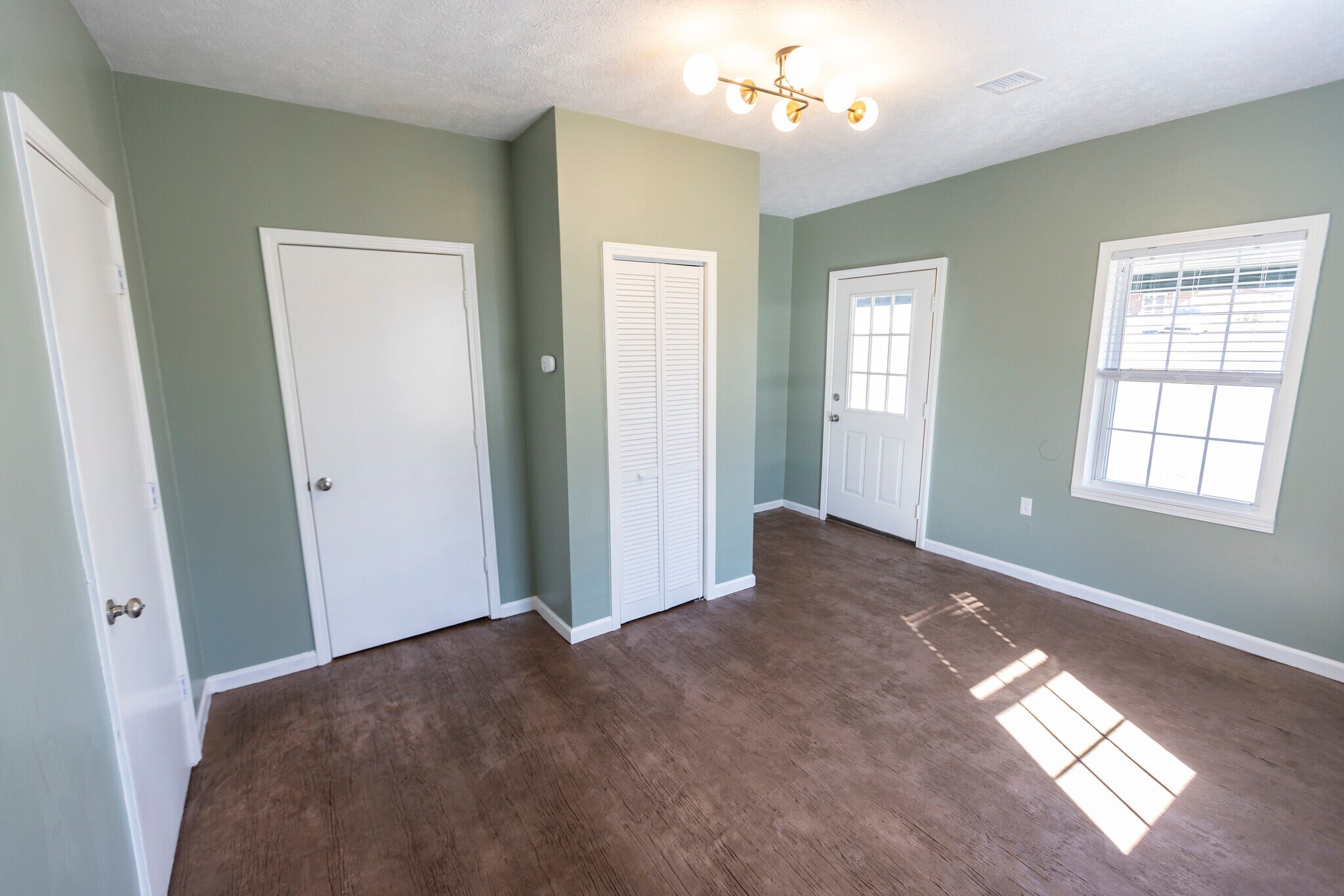 Building Photo - 304 Quigley St