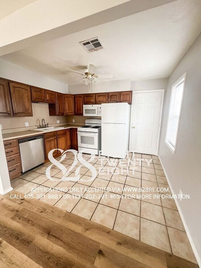 Building Photo - AVAILABLE NOW! Super Cute 2 Bed/1 Bath with HUGE backyard in Bethany!