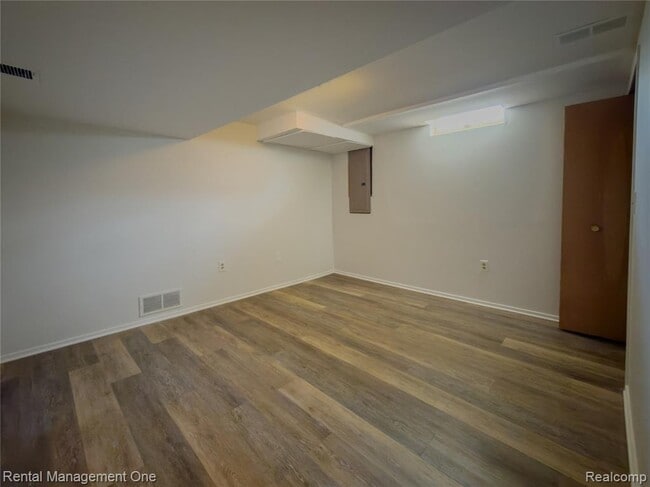 Building Photo - 2419 Walter Dr