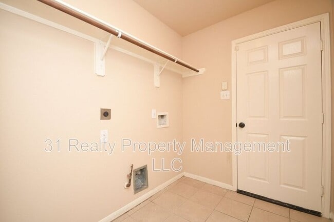 Building Photo - 10015 Bitternut Hickory Ln