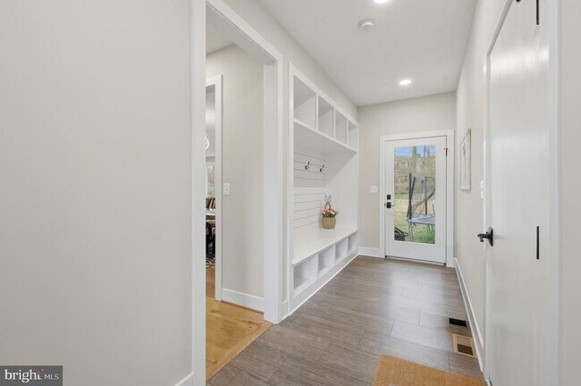 Building Photo - 1304 Gahant Rd