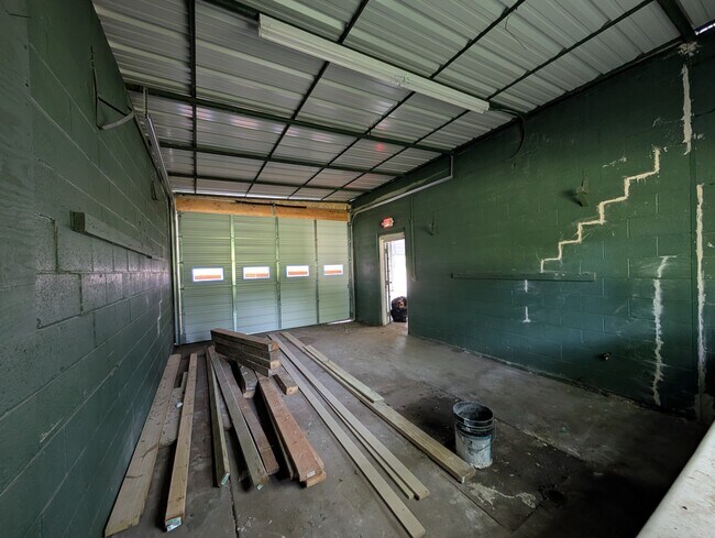 Building Photo - 430 E Brockett St