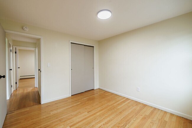 Building Photo - Emerson Road