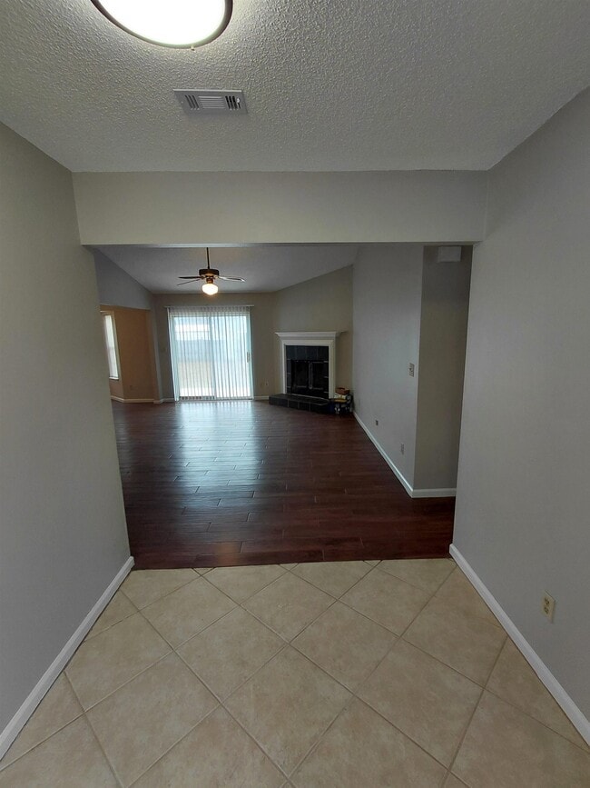 Building Photo - 1347 Lawndale Rd