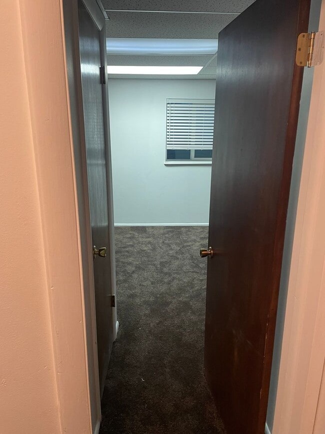 Building Photo - Spacious 5-Bedroom Home Near Little Cotton...