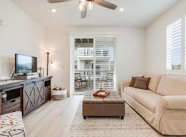 Building Photo - 2 Bedroom 2 Full Bath Condo with Stunning Views and Energy Savings