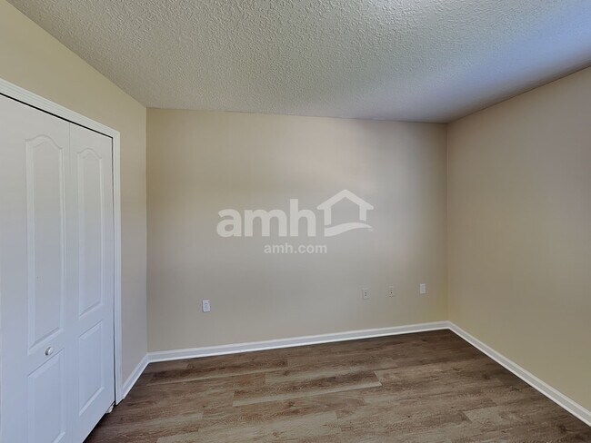 Building Photo - 12052 Hayden Lakes Cir