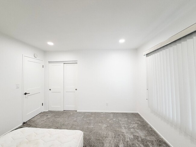 Building Photo - Beautifully Updated 4-Bedroom, 2-Bathroom Home in a Prime Location