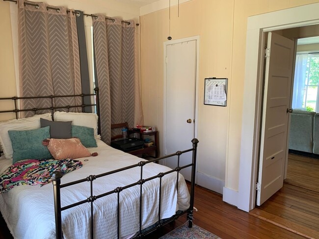 Building Photo - 1606 3rd Ave