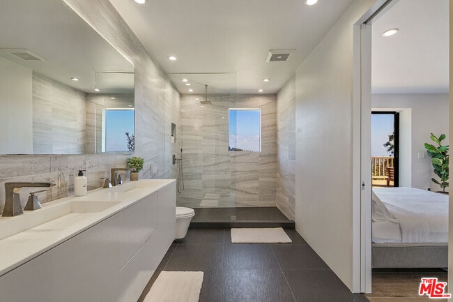 Building Photo - 2612 Carman Crest Dr