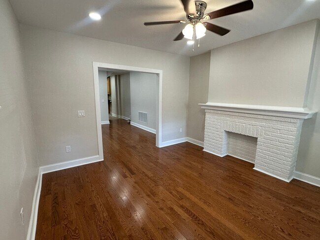 Building Photo - A beautiful, spacious, fully undated 2 bed...