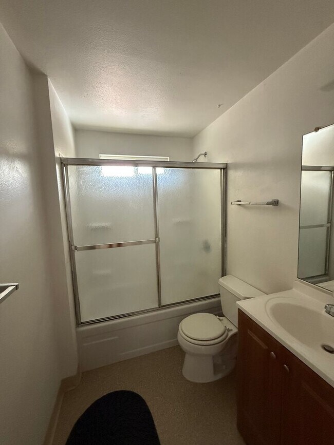 Building Photo - 433 Oleander Way