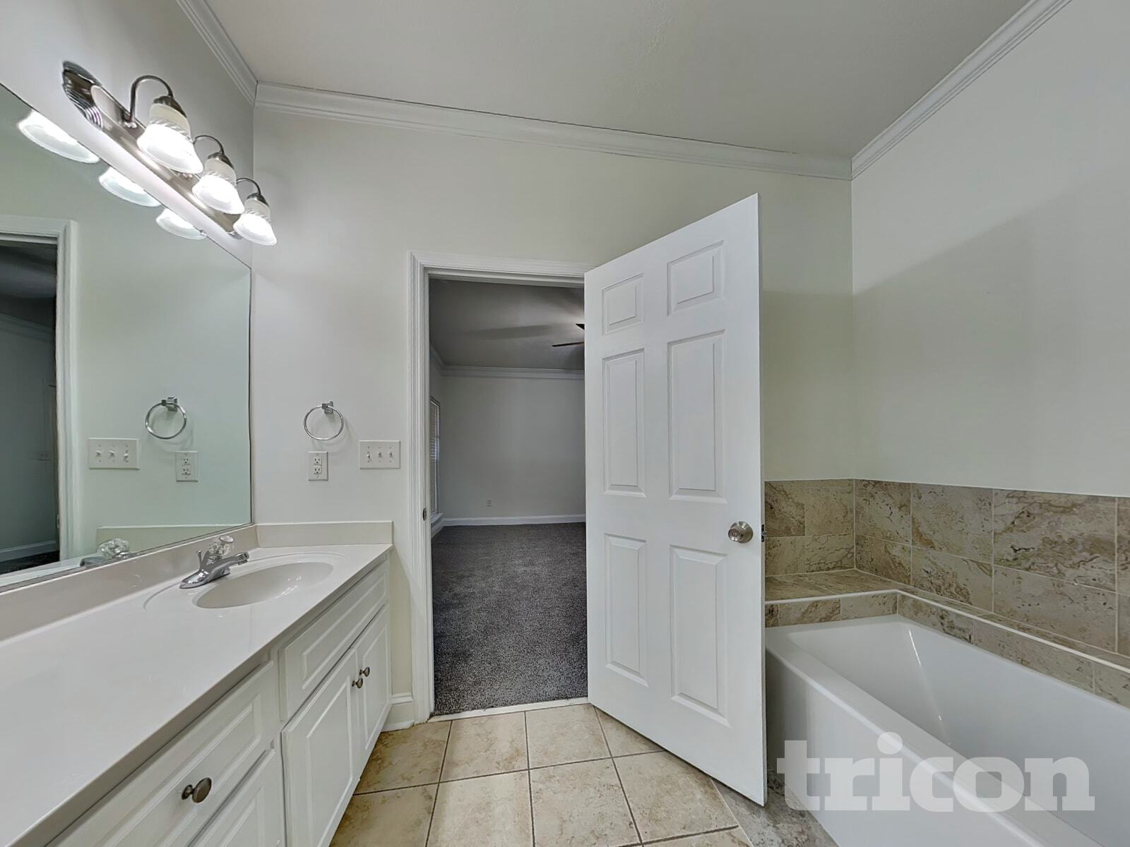 Building Photo - 4884 Somerset Dr