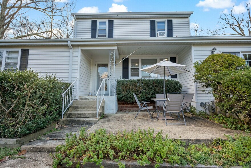 Building Photo - 8403 Woodford Ct