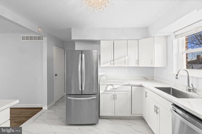 Building Photo - 3918 Usher Ave