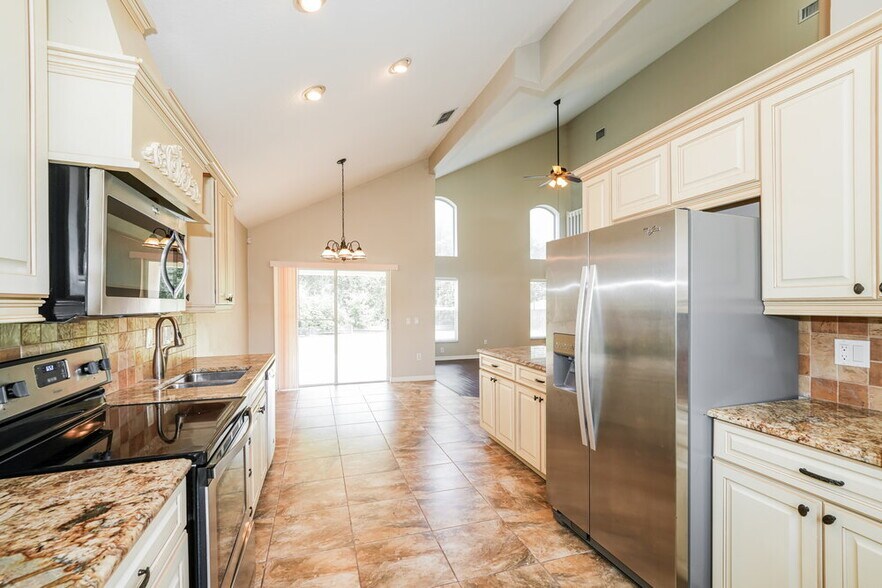 Building Photo - 30703 Tremont Dr