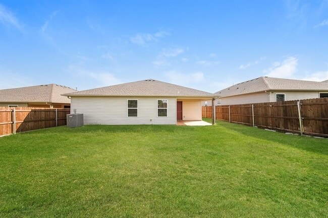 Building Photo - 2204 Dillards Dr